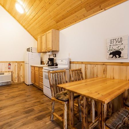 Beargrass Lodging & Rv Resort Hungry Horse Exterior foto